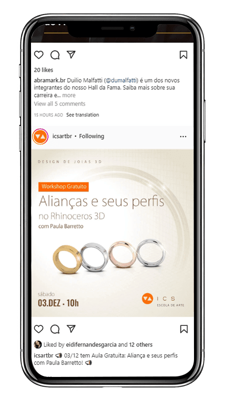 Um smartphone com o Instagram aberto e um anúncio da escola de arte ICS, com o seguinte texto Workshop Gratuito Alicança e seus perfis no Rhinoceros 3D com Paula Barretto, sábado dia 03 de dezembro às 10h.