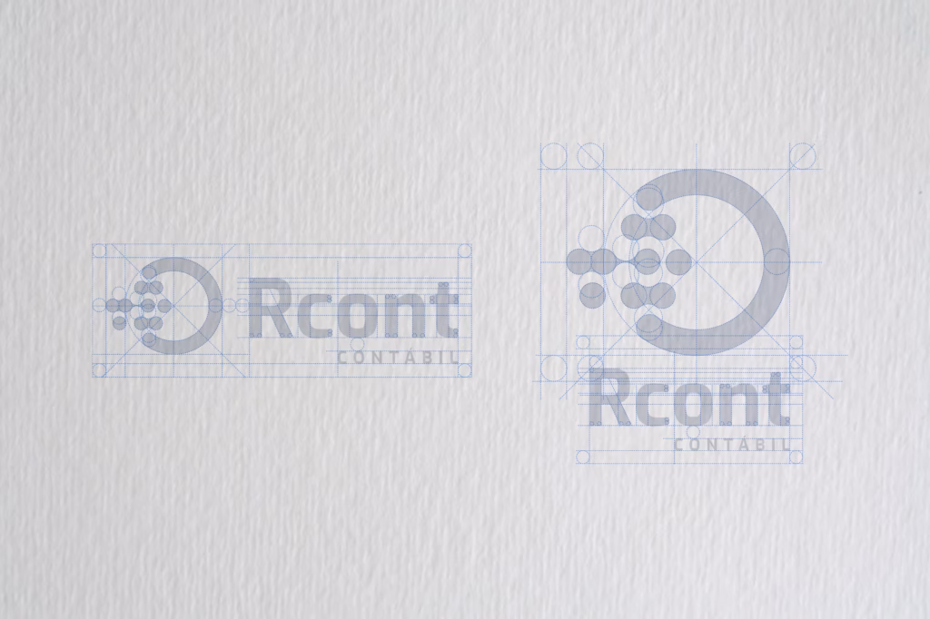 Design gráfico: grid das representações da marca RCont na versão horizontal preferencial e vertical. Novo logotipo, múltiplas formas de utilização da identidade visual